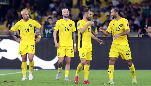 Bóng đá Malaysia đã bất chấp mọi thứ để giành chiến thắng trước đội tuyển Việt Nam.