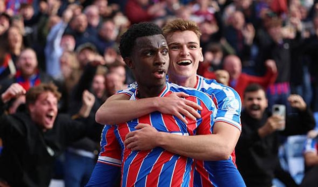 Liverpool để thua Crystal Palace mở ra cơ hội cho Arsenal.