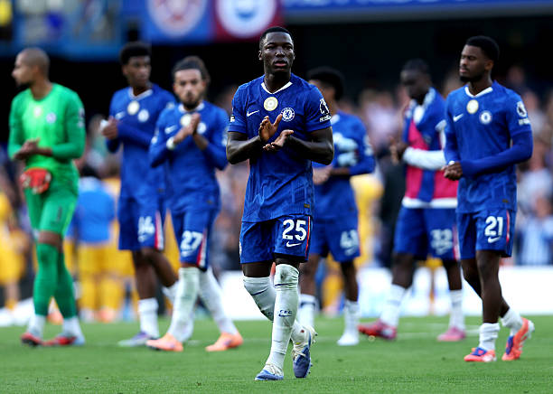 Chelsea đang bị gạt ra ngoài cuộc đua vô địch Ngoại hạng Anh sau chuỗi trận không thắng vừa qua.