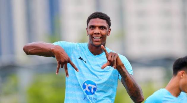 Ảnh bài viết Ngoại binh 2m06 Hudlin khó chen chân vào đội hình Nam Định