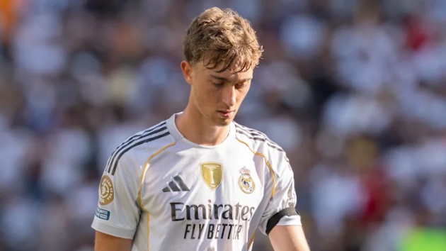 Huijsen có màn trình diễn không tốt ở derby Madrid.