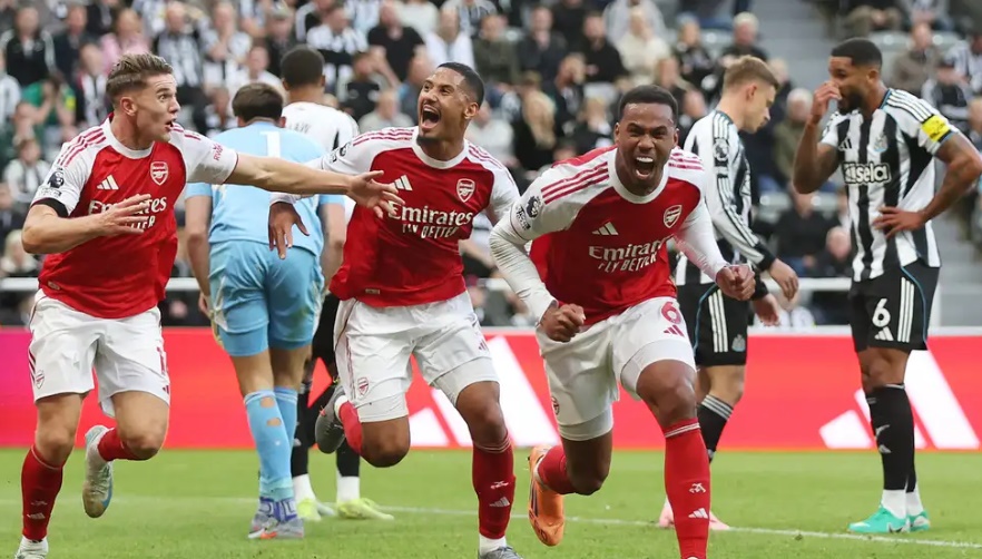 Arsenal tiếp tục cho thấy sự nguy hiểm trong những tình huống cố định.