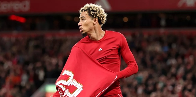 Ekitike xin lỗi vì tấm thẻ đỏ trước Southampton