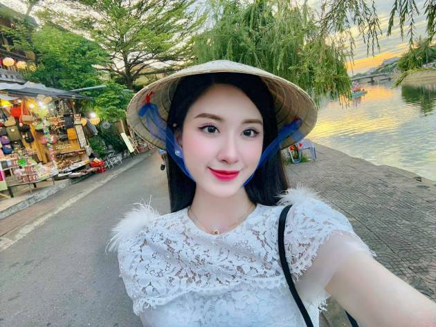 Ảnh bài viết Văn Doanh Nhi: MC trẻ xứ Nghệ, ái nữ nhà Văn Sỹ gây thương nhớ