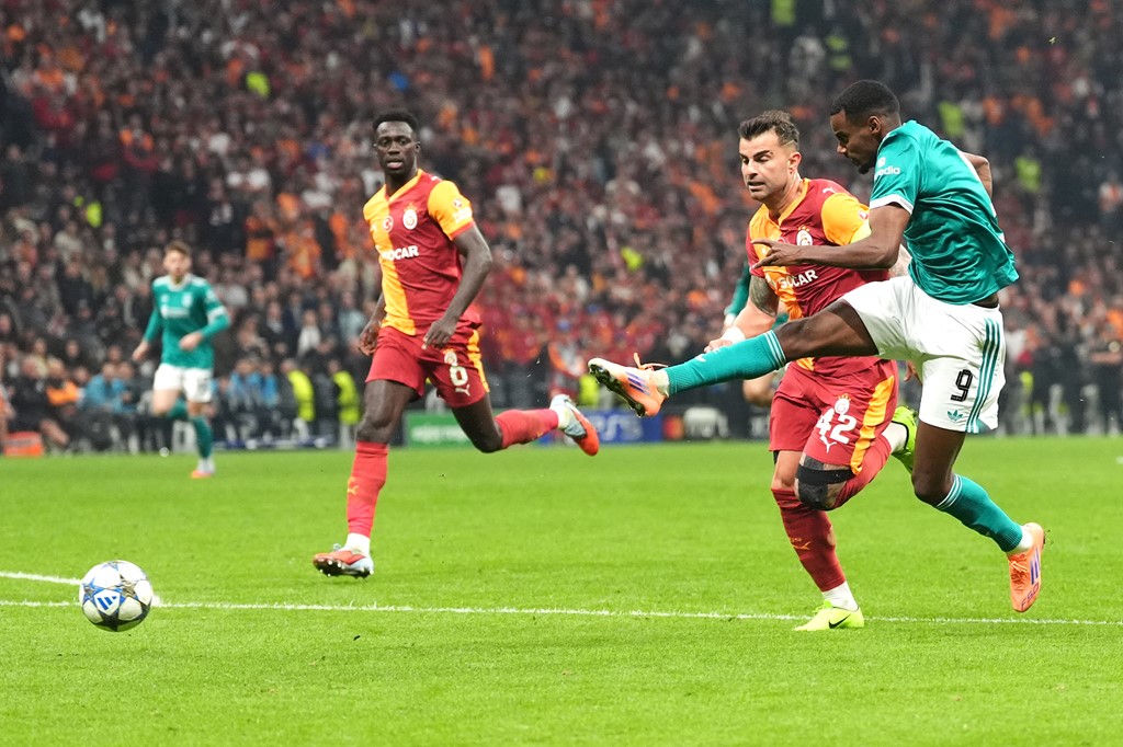 Isak vào sân nhưng không thể đem đến bàn thắng cho Liverpool.