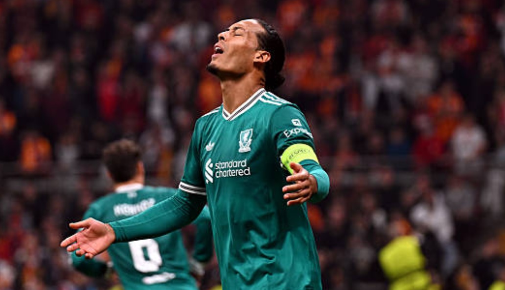 Van Dijk cùng các đồng đội đã phải nhận thất bại trước Galatasaray.