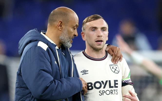 HLV Nuno giúp West Ham giành 1 điểm trước Everton trong trận ra mắt.