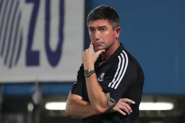 Hà Nội FC muốn chiêu mộ HLV Harry Kewell.