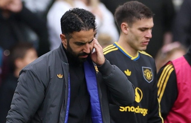 Amorim đối mặt áp lực lớn.