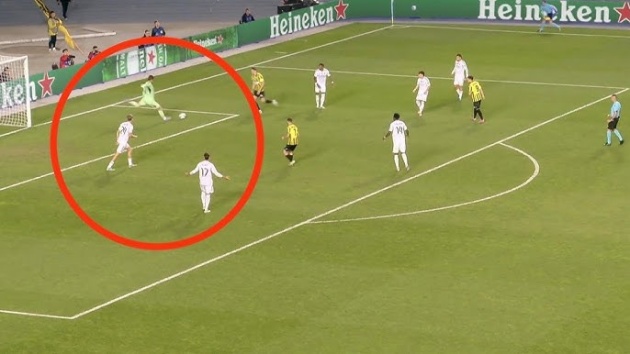 Tình huống kiến tạo của Courtois.