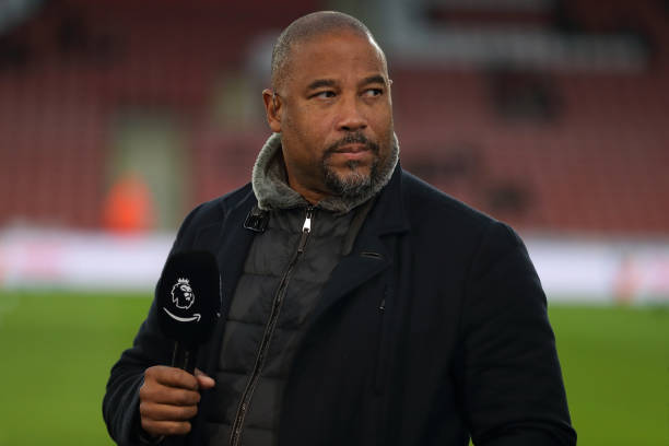 John Barnes tuyên bố phá sản.