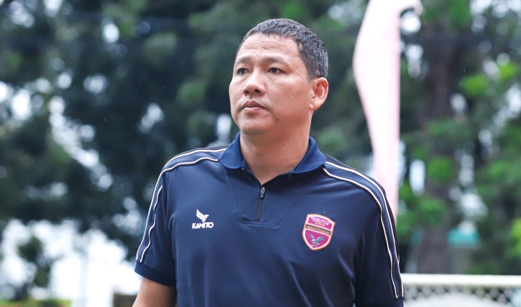 HLV Nguyễn Anh Đức là cái tên mới nhất nếm trải sự khắc nghiệt tại V-League. Ảnh: CLB Becamex TP.HCM.