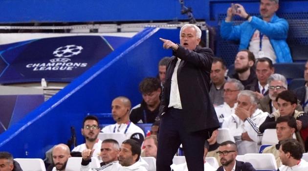 Ảnh bài viết Mourinho cảm ơn tình cảm của NHM Chelsea dù thất bại