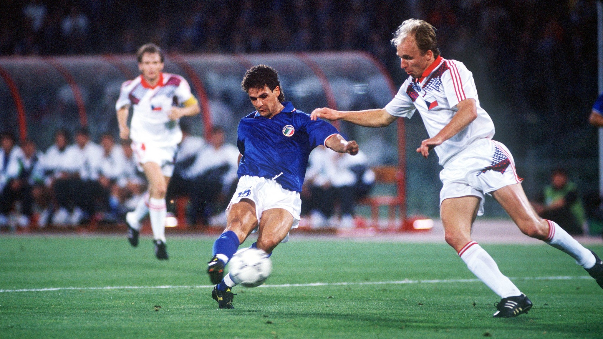 Baggio tỏa sáng tại World Cup 1990 trên quê nhà