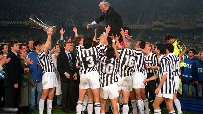 Baggio cùng Juventus lên ngôi vô địch UEFA Cup 1993