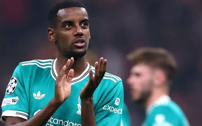 Ảnh bài viết Liverpool sụp đổ ở Istanbul: Isak lạc lõng; Slot đau đầu về Alisson