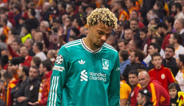 Hugo Ekitike rời sân giữa chừng ở trận đấu với Galatasaray.