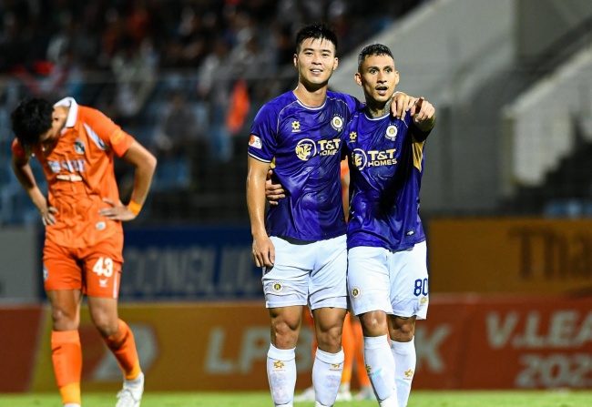 Fernando ghi bàn thứ 2 cho Hà Nội.