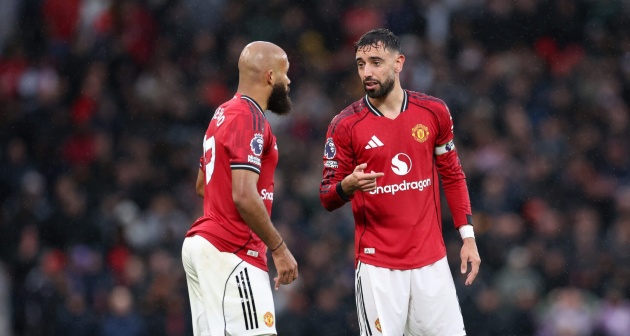 Mbeumo kêu gọi đồng đội ủng hộ Fernandes.