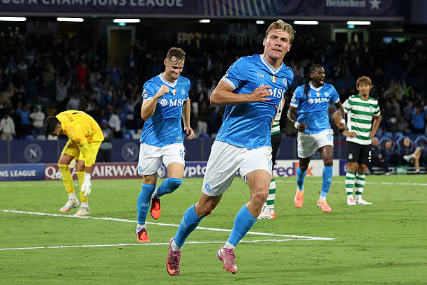Napoli có chiến thắng vất vả trước Sporting CP.
