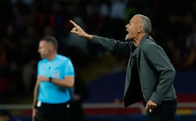 Ảnh bài viết Enrique khen ngợi các cầu thủ sau chiến thắng trước Barcelona