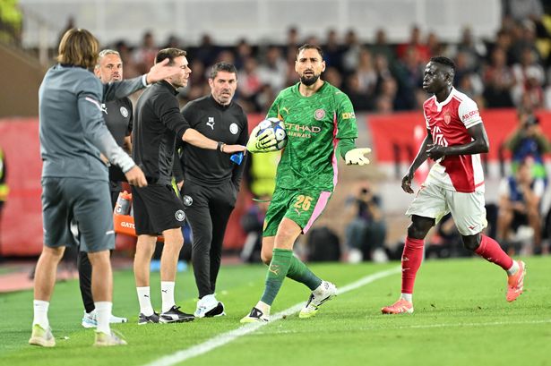  Donnarumma không trả bóng cho đối thủ.