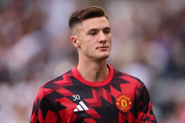 Ảnh bài viết Huyền thoại Arsenal: "Mateta giỏi hơn Sesko rất nhiều"