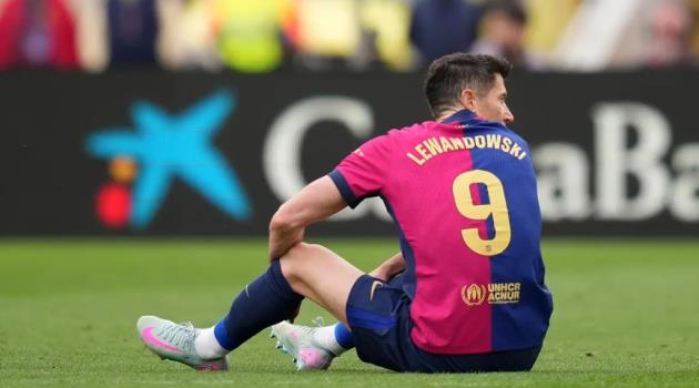 AC Milan nhắm mua Lewandowski.