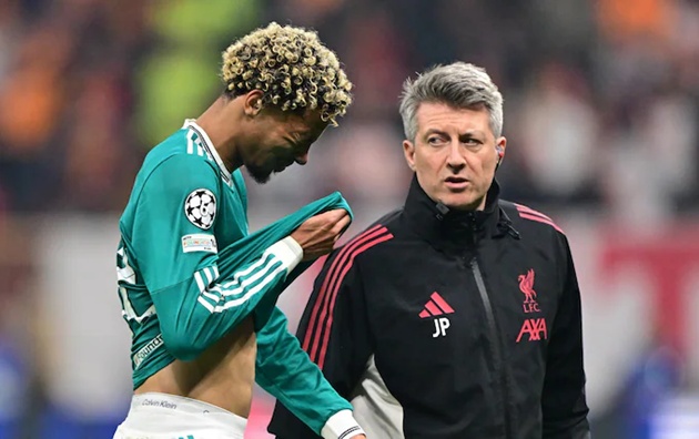 Ekitike vắng mặt, Isak sẵn sàng thay thế