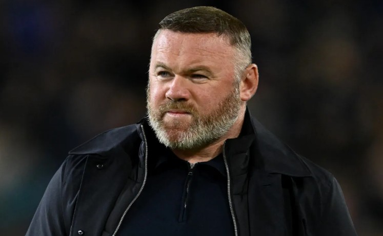 Rooney nhận xét về Slot và Amorim.