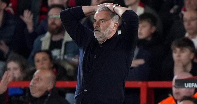 Postecoglou gặp áp lực lớn.