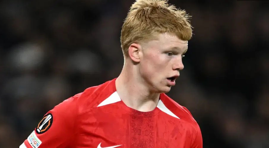 Ảnh bài viết Palace cạnh tranh Kees Smit với MU