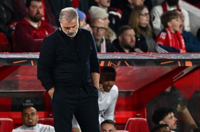 Nottingham khủng hoảng thời Postecoglou.