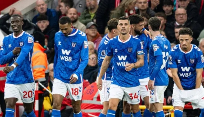 Sunderland có khởi đầu ấn tượng.