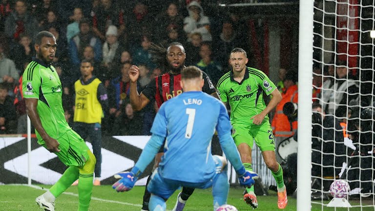 Bournemouth 'thức tỉnh' sau khi bị dẫn bàn ở phút 70.