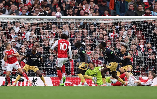 Eze bỏ lỡ cơ hội vàng để mở tỷ số.