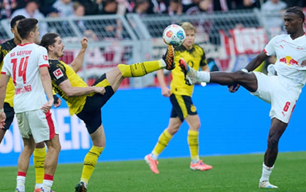 Dortmund và Leipzig bất phân thắng bại tại Signal Iduna Park