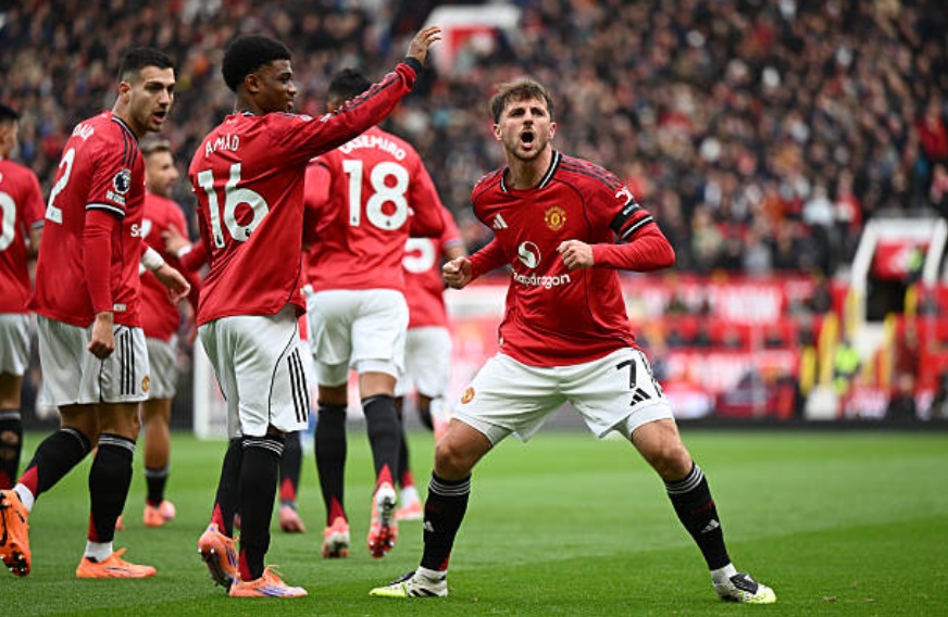 Man Utd giành thắng lợi và tạm vượt qua khủng hoảng.