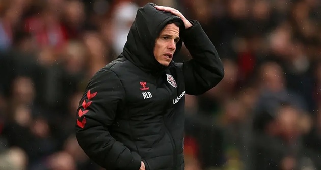 Le Bris thất vọng vì trận thua Man Utd