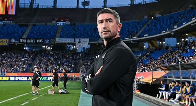 Harry Kewell làm huấn luyện viên trưởng Hà Nội FC.