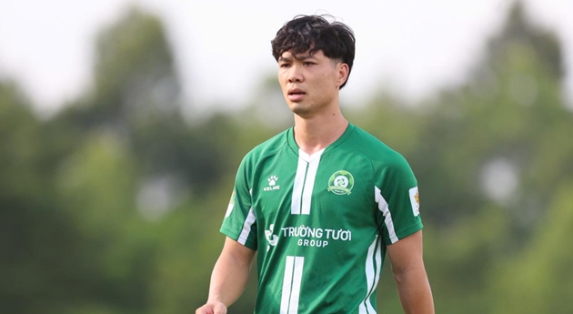 Nguyễn Công Phượng tái phát chấn thương.