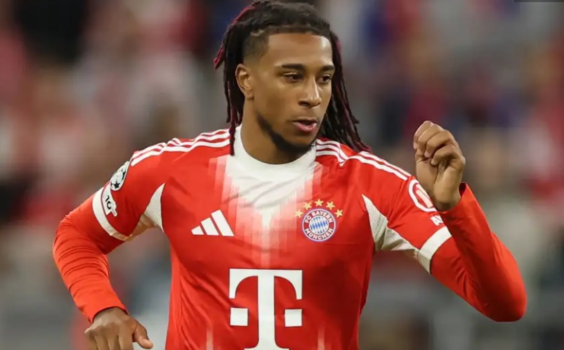 Olise trong màu áo Bayern.