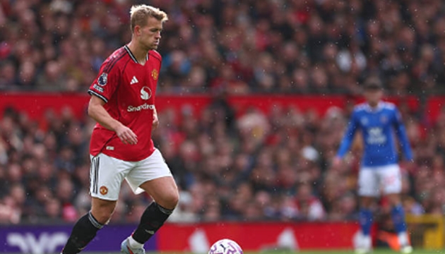 Matthijs de Ligt – 7.5/10 Là hòn đá tảng ở trung tâm hàng phòng ngự. Thể hiện sự chỉ huy và chiếm ưu thế tuyệt đối trong các pha không chiến. Xử lý tình huống dứt khoát và bình tĩnh, mang lại một màn trình diễn đáng tin cậy sau trận đấu khó khăn trước đó.
