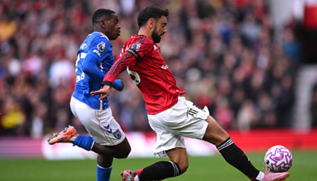 Bruno Fernandes – 7.5/10 Dù không phải là trận đấu bùng nổ nhất, tầm ảnh hưởng của anh vẫn rất rõ rệt. Suýt chút nữa đã có một siêu phẩm nếu cú sút xa không bị xà ngang từ chối. Luôn là trung tâm trong các đợt triển khai bóng.