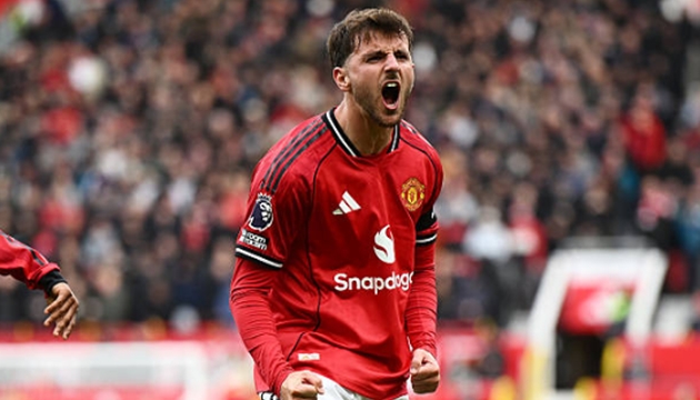 Mason Mount – 7.6/10 Cầu thủ xuất sắc nhất trận. Khai thông bế tắc với một pha xử lý và dứt điểm đẳng cấp để có bàn thắng đầu tiên cho CLB. Ngoài ra, khả năng liên kết lối chơi và di chuyển không bóng của anh là rất nổi bật.