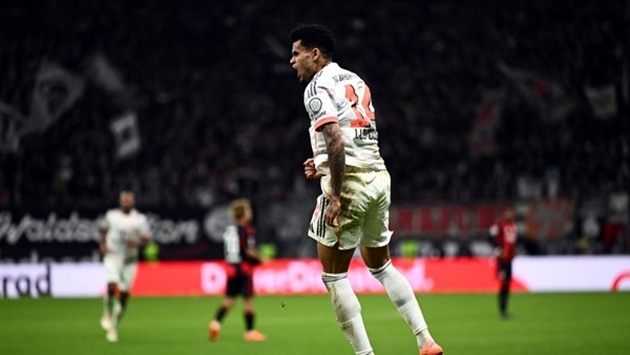 Diaz lập cú đúp hạ Frankfurt