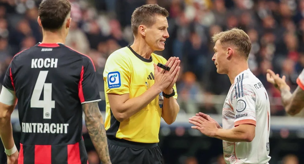 Trọng tài đã từ chối bàn thắng của Frankfurt khi họ quân bình tỷ số 1-1.