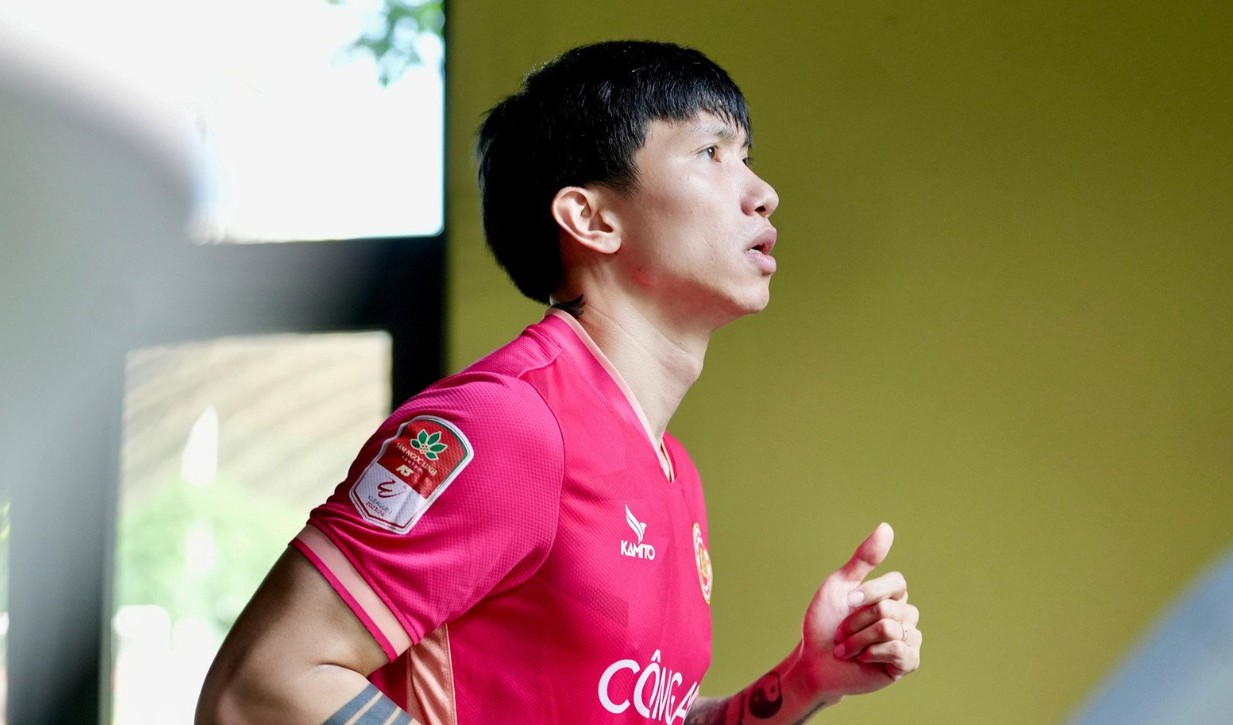 Đoàn Văn Hậu đã trở lại tập luyện. Ảnh: CLB CAHN. 