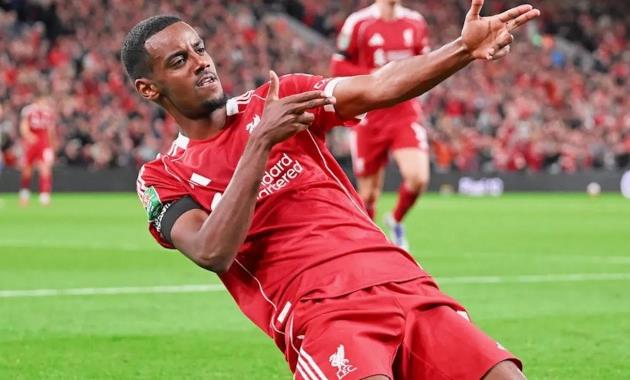 Liverpool cần nhiều hơn ở Isak.