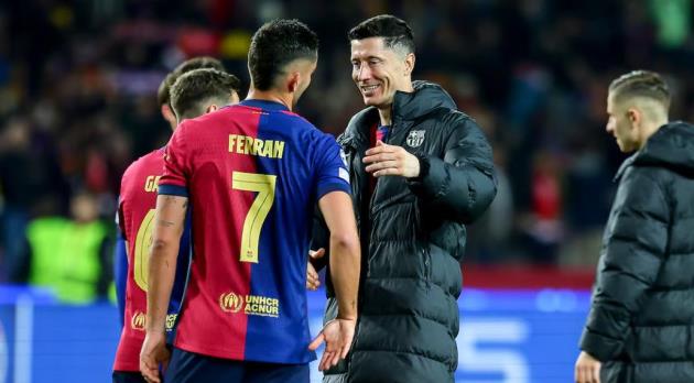 Ảnh bài viết Ferran Torres chiếm suất trung phong của Lewandowski tại Barcelona